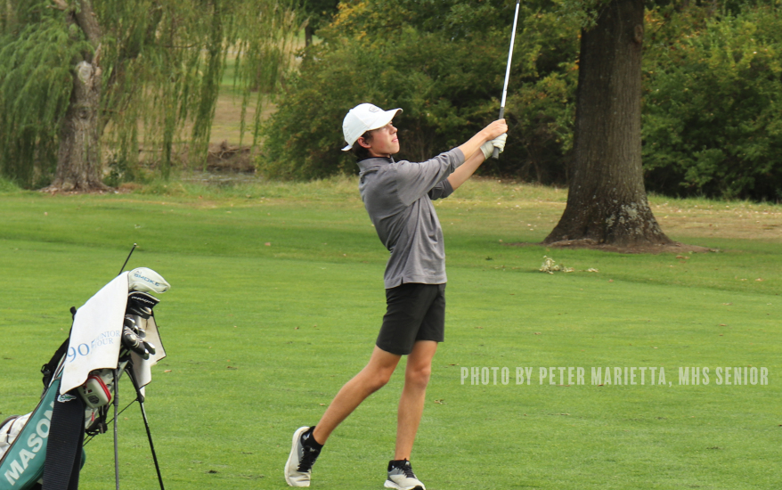 Golfer Golfing